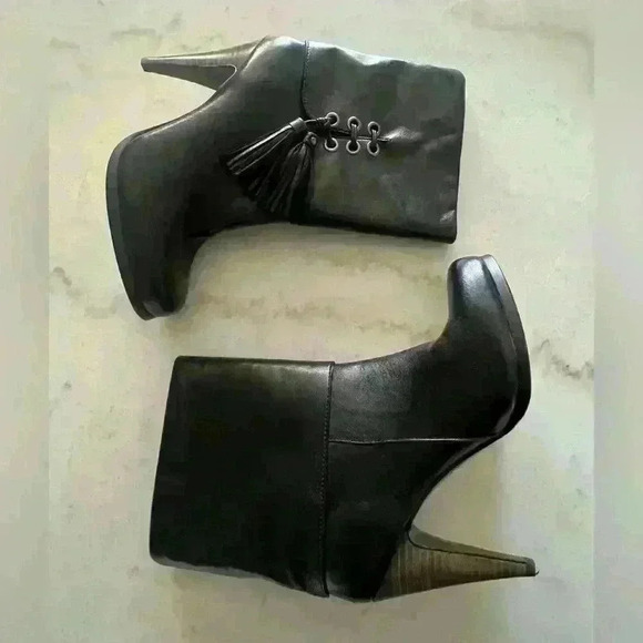 COACH BLACK SOFT LEATHER BOOTS LEGRA SIZE 7.5 PREOWNED IN BOX. - Picture 2 of 10